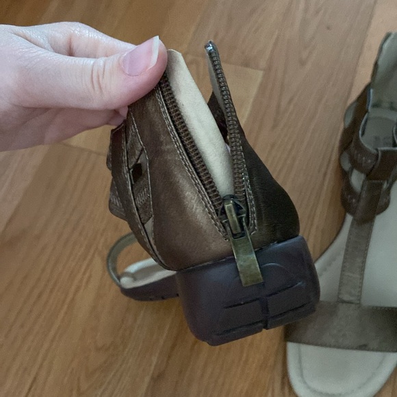 Left&Right Sandals - Picture 5 of 9